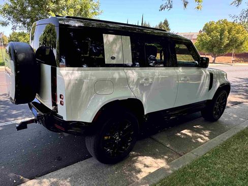 Used 2024 Land Rover Defender 110 X-Dynamic SE image 25