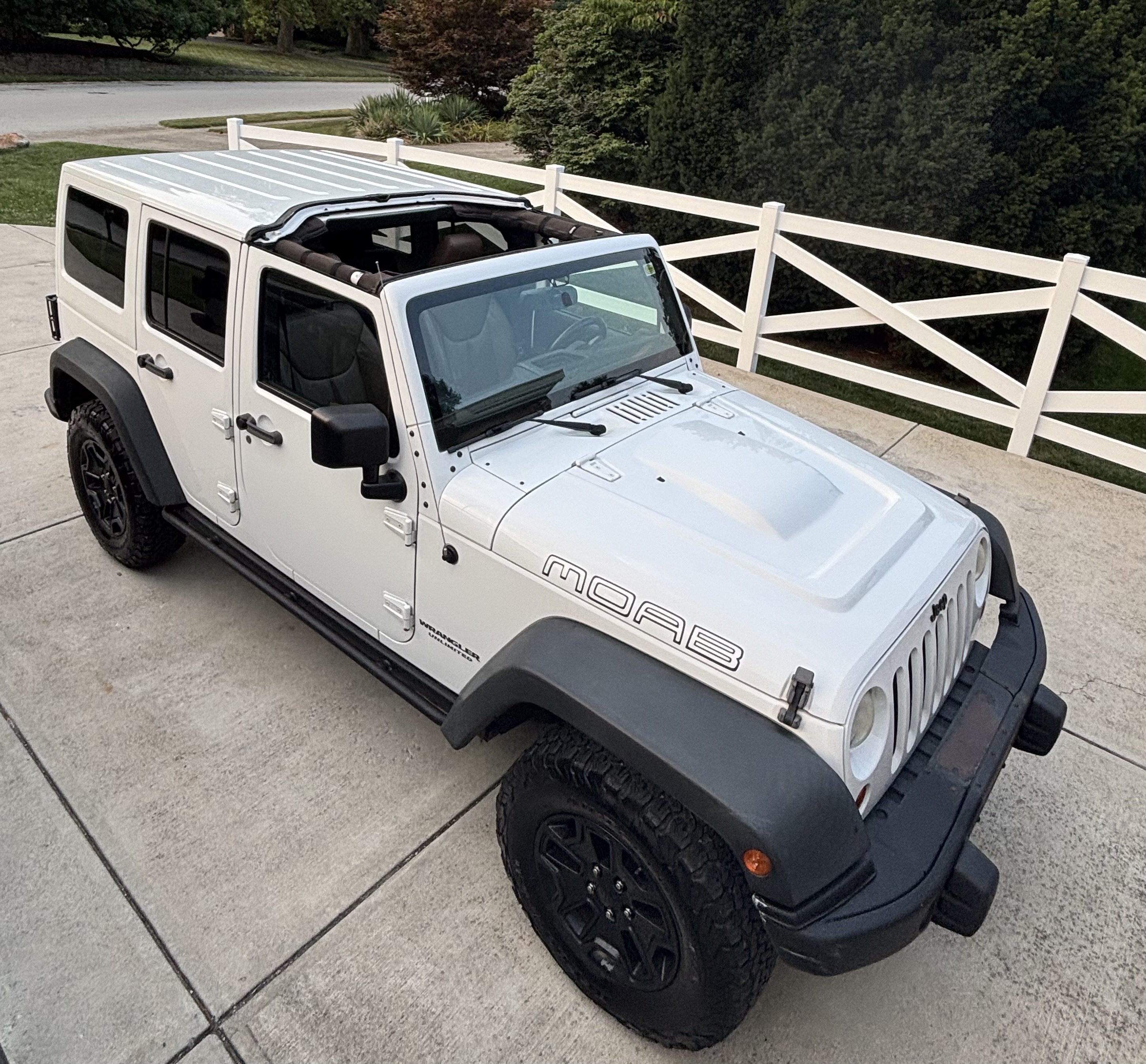 Used 2013 Jeep Wrangler Unlimited Sahara AWD/4WD image 8
