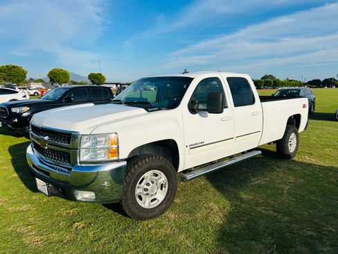 Used 2007 Chevrolet Silverado 2500 LTZ w/ Safety Package AWD/4WD image 13