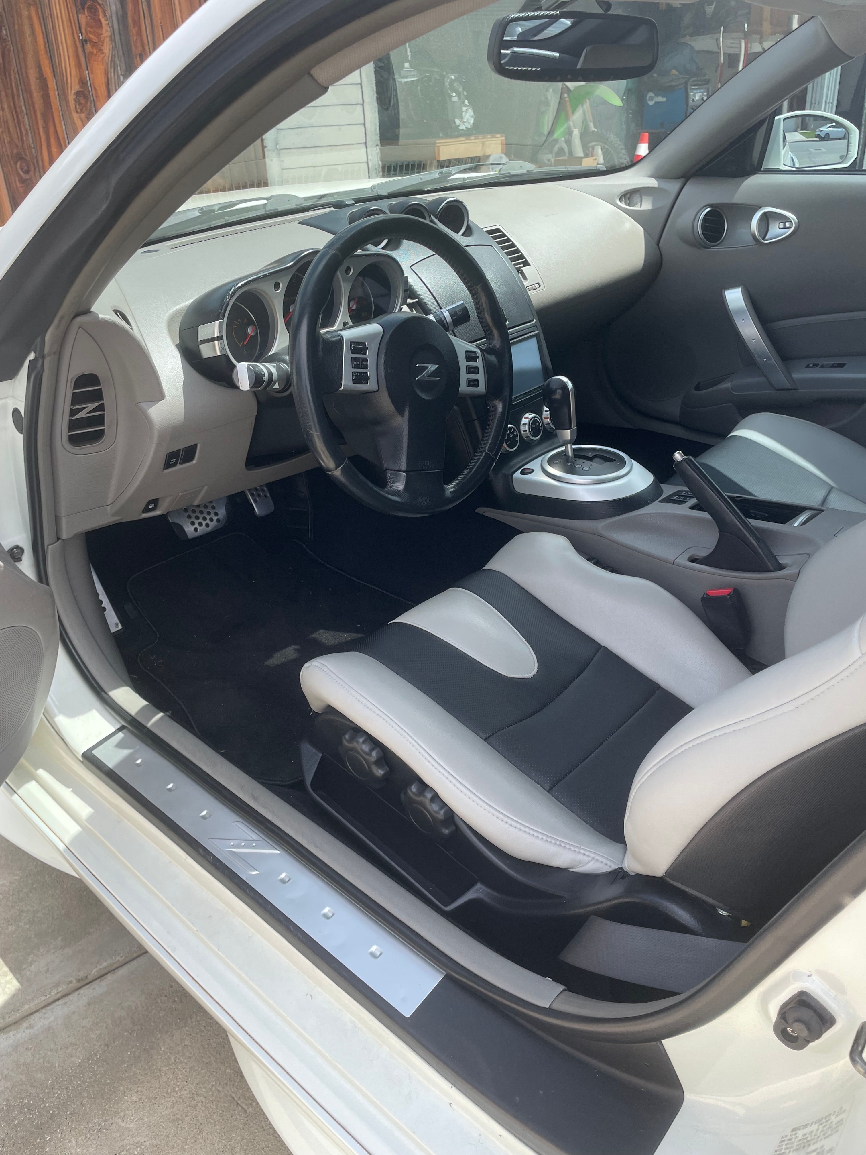 Used 2006 Nissan 350Z Touring w/ (N93) Cargo Convenience Pkg RWD image 14