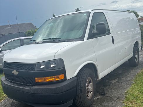 Used 2018 Chevrolet Express 2500 w/ Driver Convenience Package RWD image 2