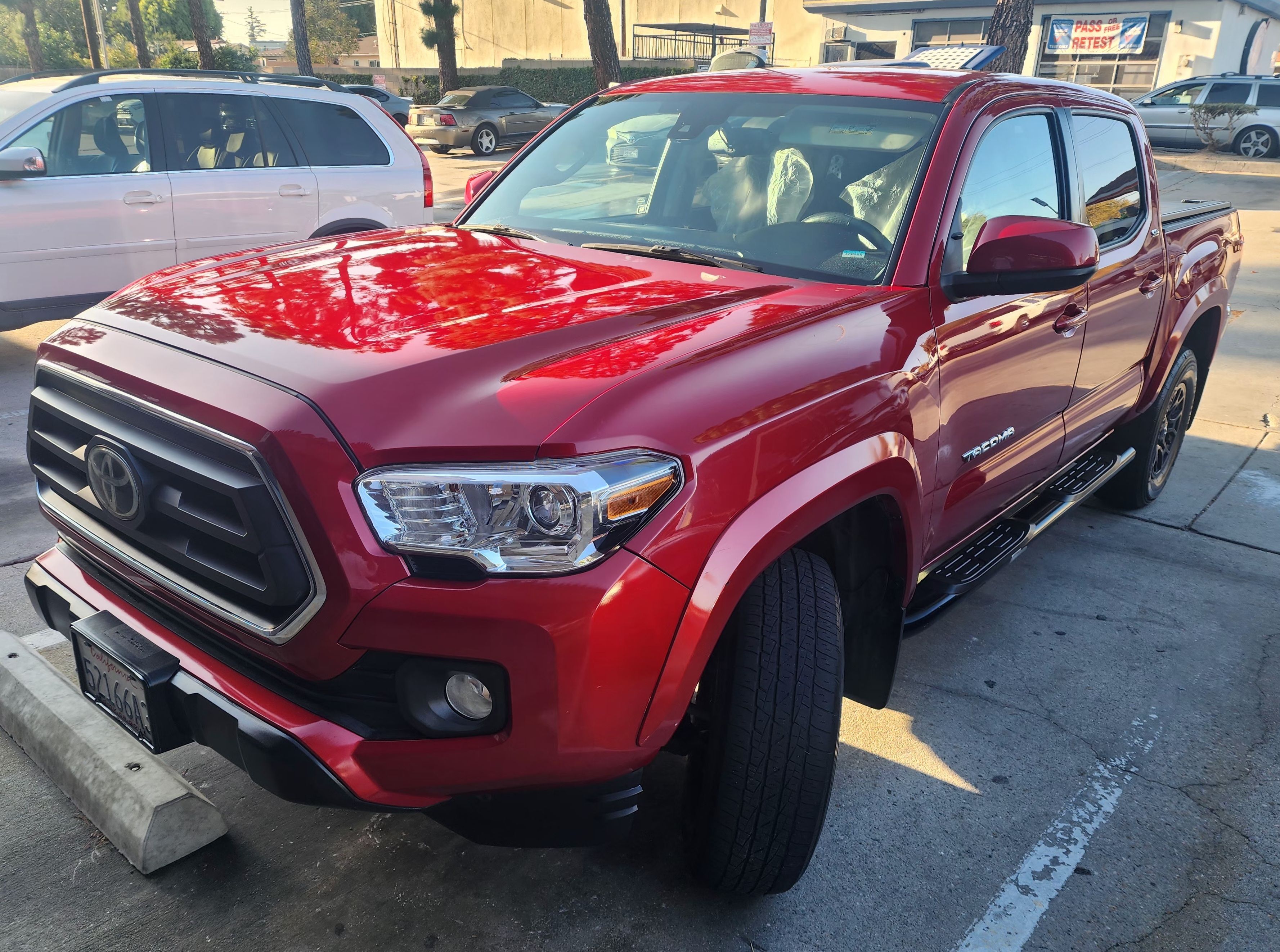 Used 2020 Toyota Tacoma SR5 RWD image 1
