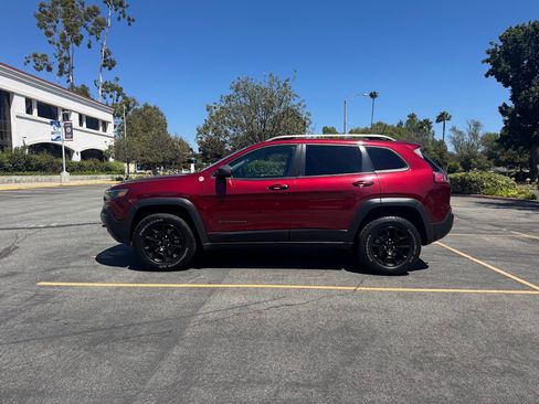 Used 2020 Jeep Cherokee Trailhawk w/ Cold Weather Group AWD/4WD image 8
