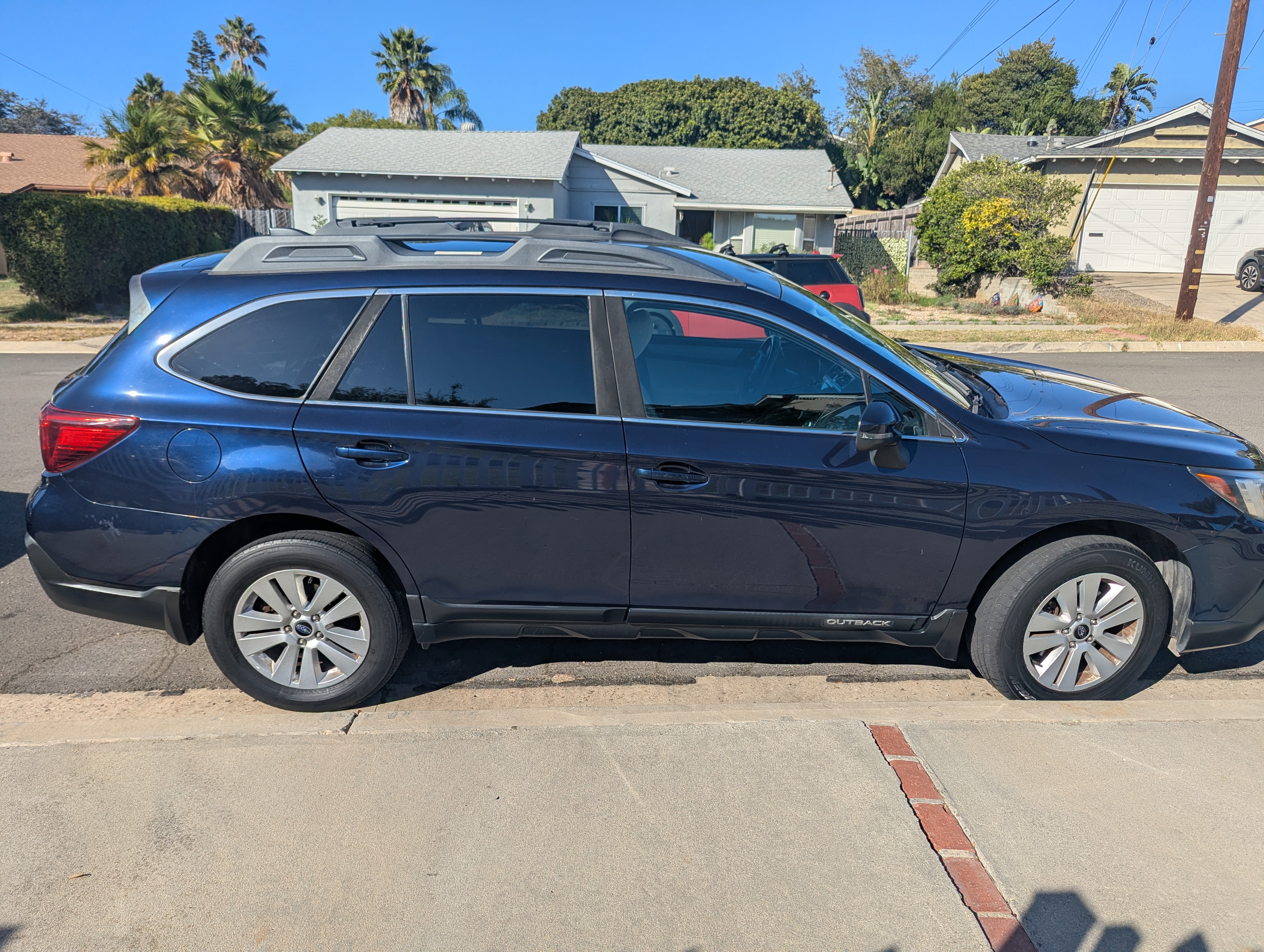 Used 2018 Subaru Outback 2.5i Premium AWD/4WD image 1