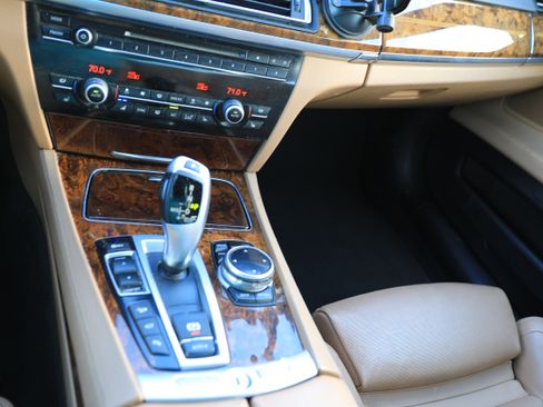 Used 2015 BMW 740Ld xDrive image 21