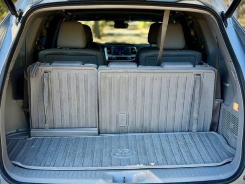 Used 2017 Toyota Highlander Limited image 10