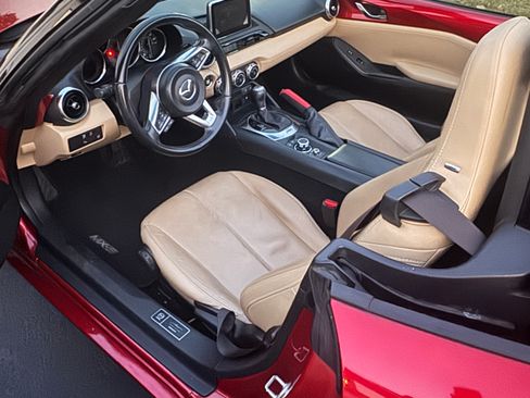 Used 2016 MAZDA MX-5 Miata Grand Touring image 9