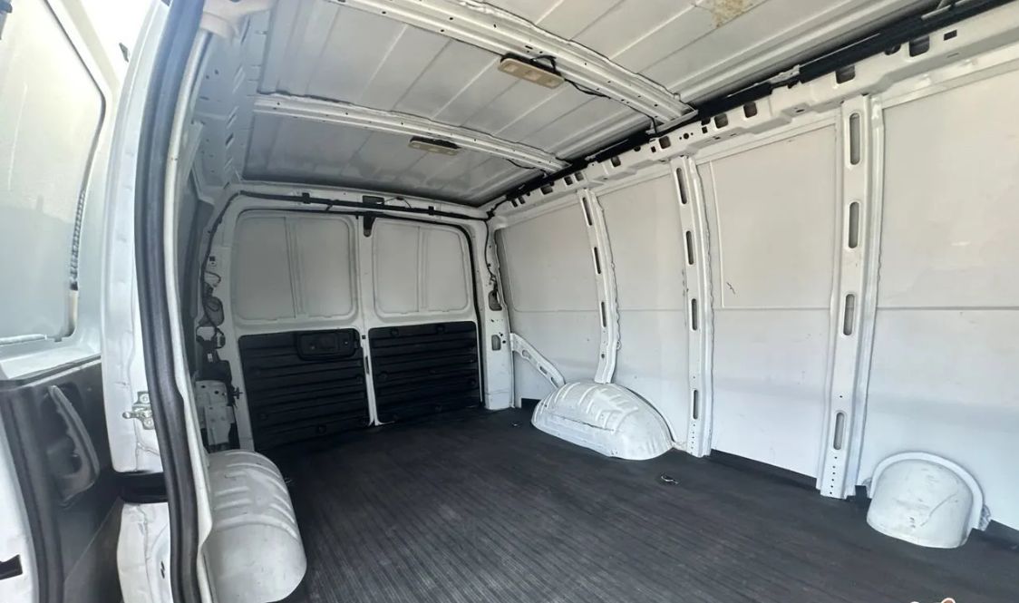 Used 2016 Chevrolet Express 2500 RWD image 10