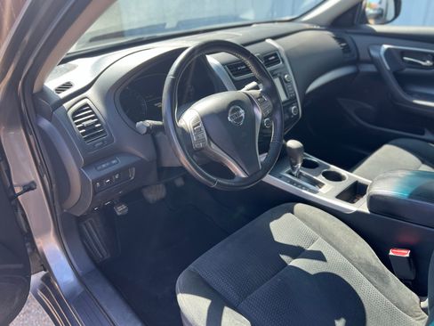 Used 2015 Nissan Altima 2.5 SV w/ Convenience Package FWD image 24