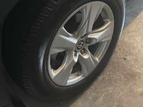 Used 2021 Toyota RAV4 XLE w/ Convenience Package image 8