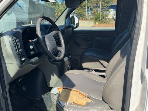 Used 2000 Chevrolet Express 1500 image 6