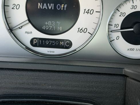 Used 2009 Mercedes-Benz E 550 Sedan image 27