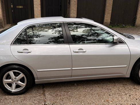Used 2004 Honda Accord EX image 2