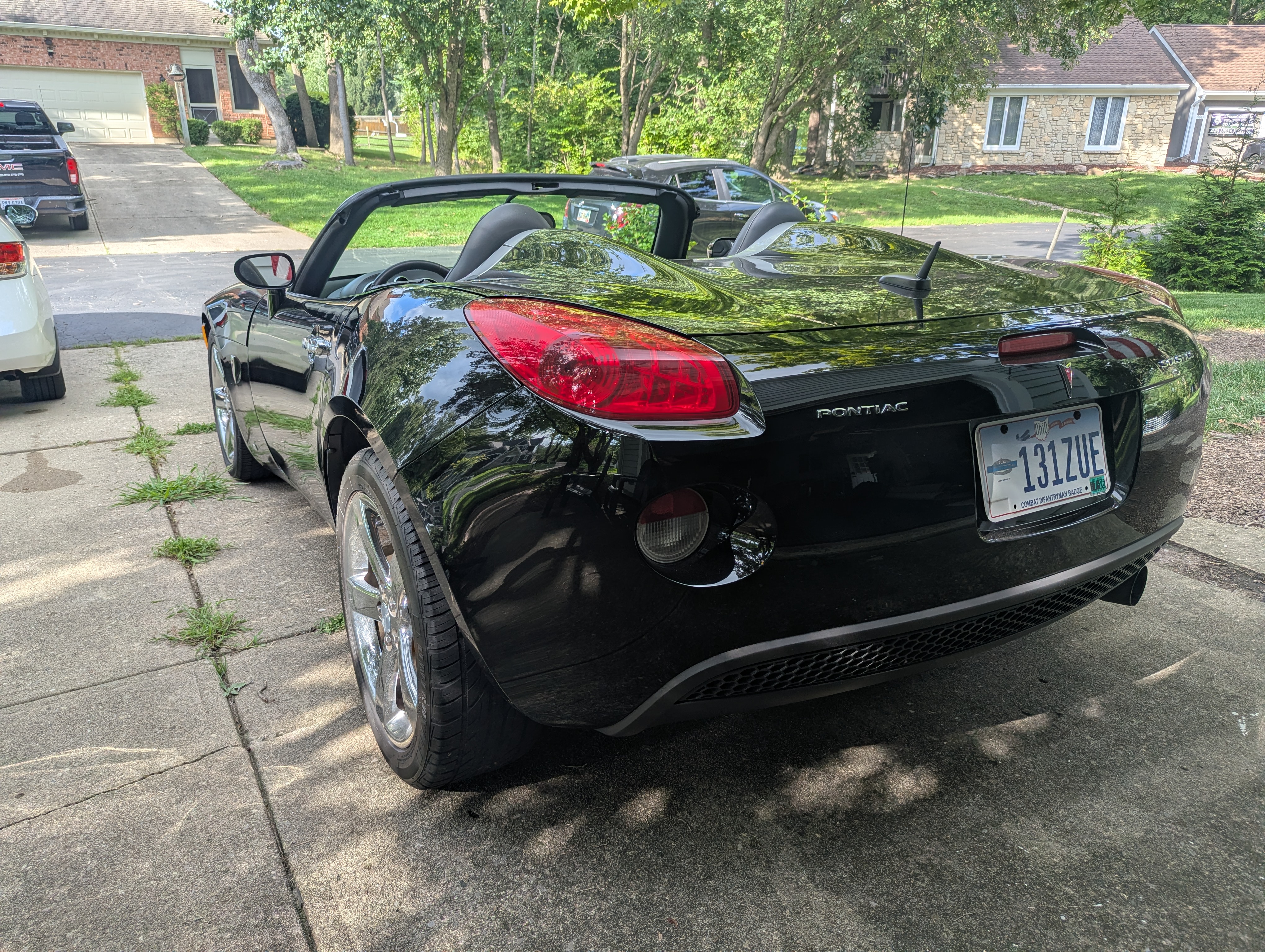 Used 2006 Pontiac Solstice Convertible w/ Premium Package RWD image 4