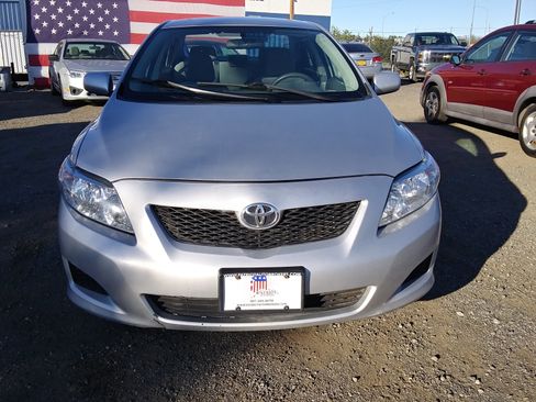 Used 2010 Toyota Corolla LE image 1
