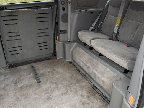 Used 2007 Toyota Sienna LE image 9