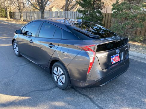 Used 2018 Toyota Prius Three image 6