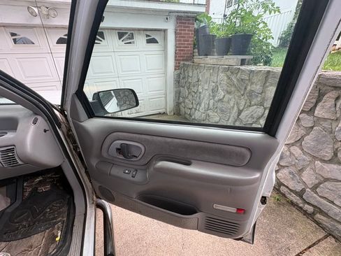 Used 1996 Chevrolet Tahoe 4WD 2-Door image 19