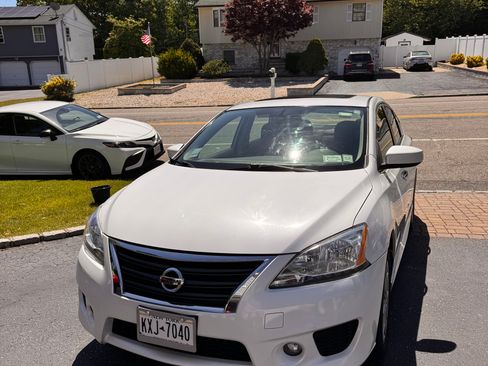 Used 2014 Nissan Sentra SR w/ Premium Package FWD image 12