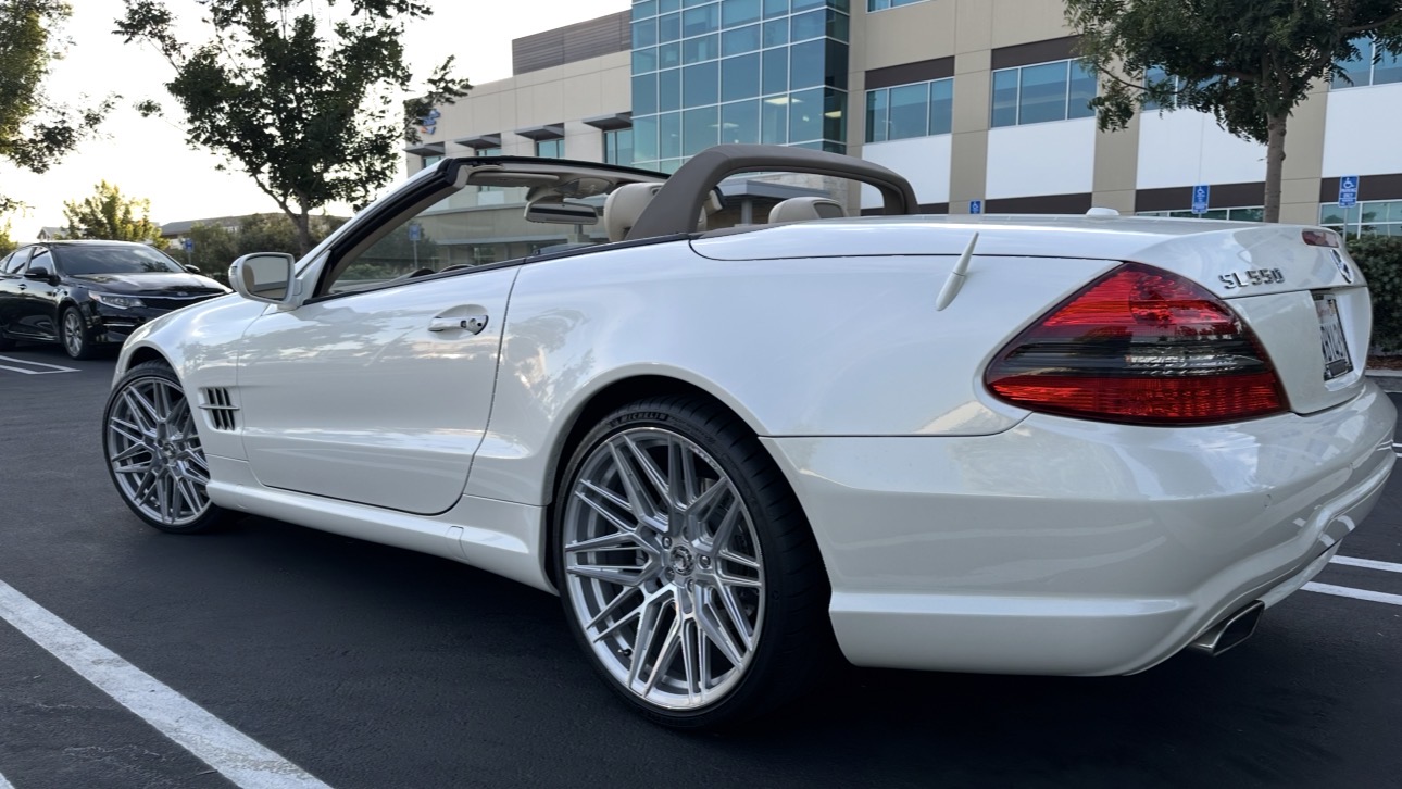 Used 2011 Mercedes-Benz SL 550 image 9