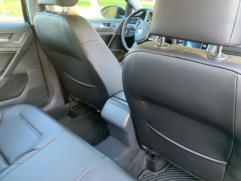 Used 2020 Volkswagen Golf 4-Door image 11