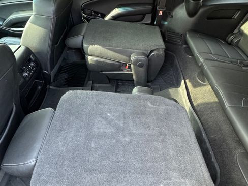 Used 2018 Chevrolet Suburban LT image 14