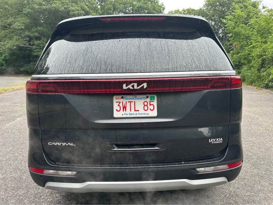 Used 2024 Kia Carnival LX FWD image 5