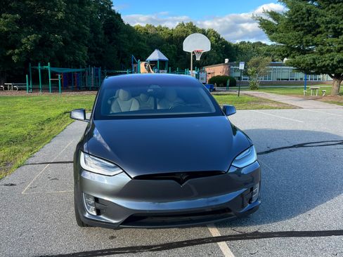 Used 2021 Tesla Model X Long Range AWD/4WD image 2