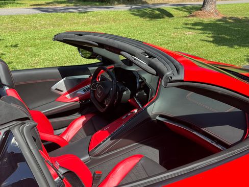 Used 2022 Chevrolet Corvette Stingray Premium Conv w/ Z51 Performance Package RWD image 12