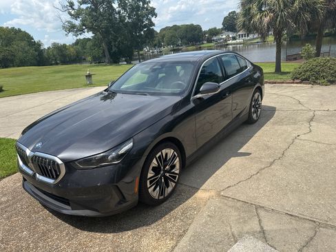 Used 2024 BMW i5 eDrive40i w/ Premium Package RWD image 4