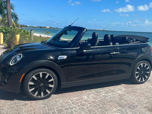 Used 2019 MINI Cooper S w/ Premium Package image 1