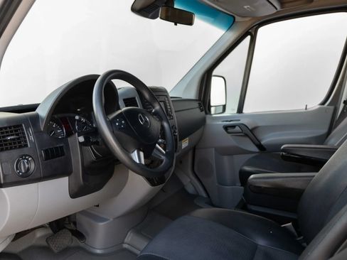 Used 2014 Mercedes-Benz Sprinter 2500 image 2