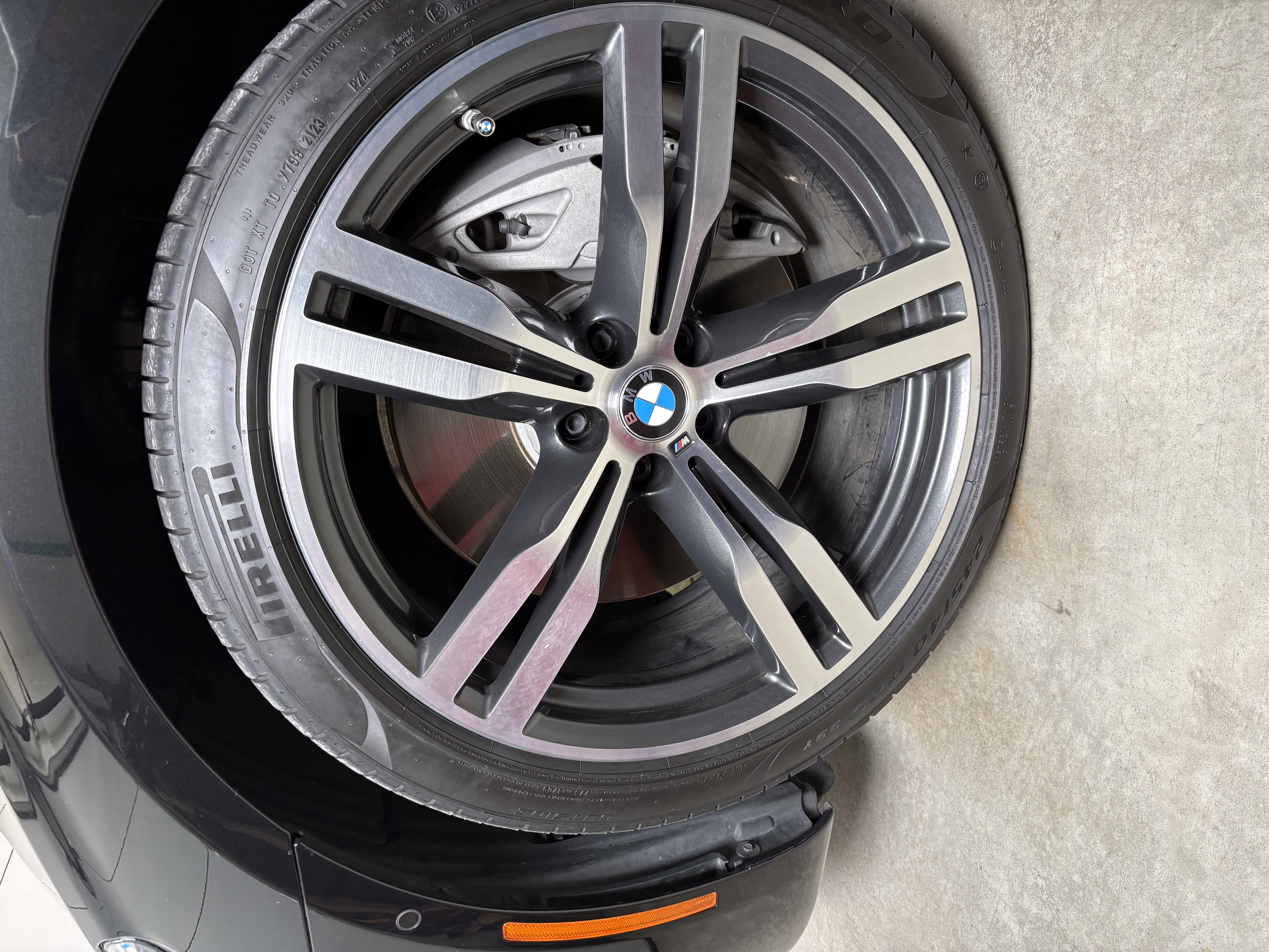 Used 2019 BMW 750i w/ M Sport Package RWD image 13