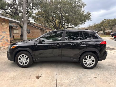 Used 2023 Toyota Corolla Cross L image 8