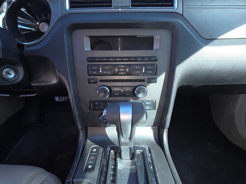 Used 2010 Ford Mustang Premium image 12