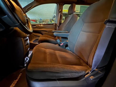 Used 2015 Dodge Grand Caravan SE image 10