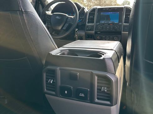 Used 2017 Ford F250 XLT w/ XLT Premium Package image 23