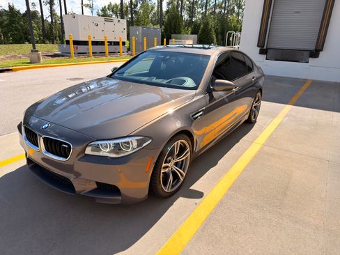 Used 2016 BMW M5 RWD image 2