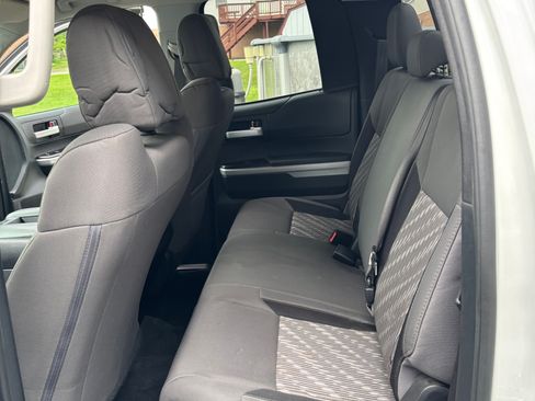 Used 2018 Toyota Tundra SR5 w/ SR5 Upgrade Package AWD/4WD image 24