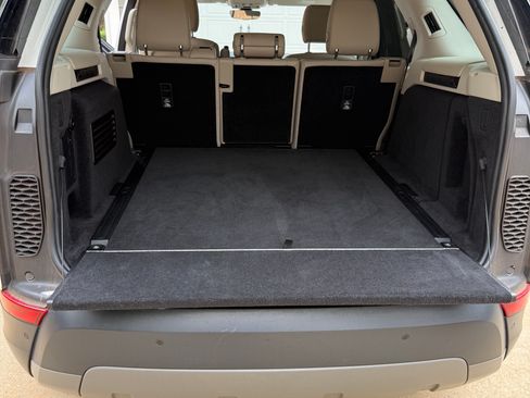 Used 2019 Land Rover Discovery SE image 11