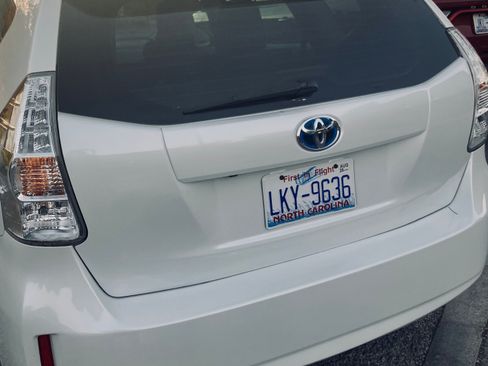 Used 2014 Toyota Prius V Two image 15