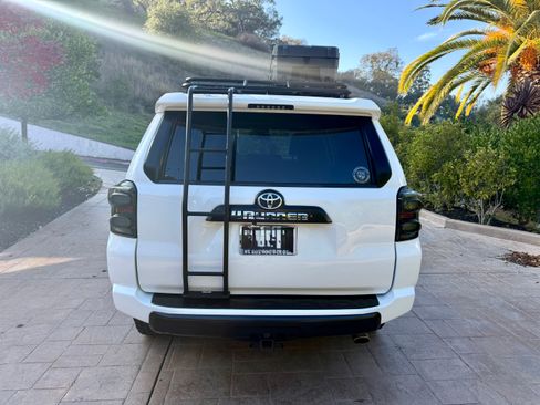 Used 2018 Toyota 4Runner TRD Off-Road Premium image 6