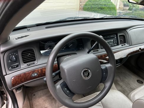 Used 2008 Mercury Grand Marquis GS RWD image 6