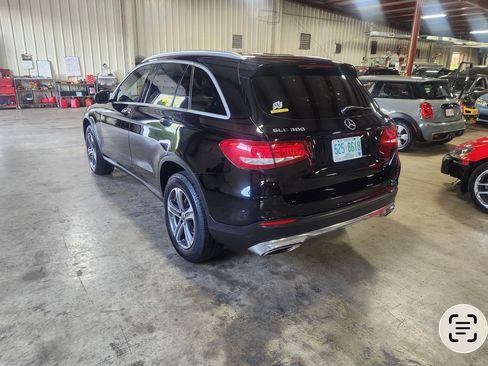 Used 2018 Mercedes-Benz GLC 300 4MATIC image 10