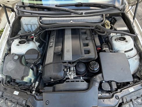 Used 2003 BMW 325i Wagon image 23