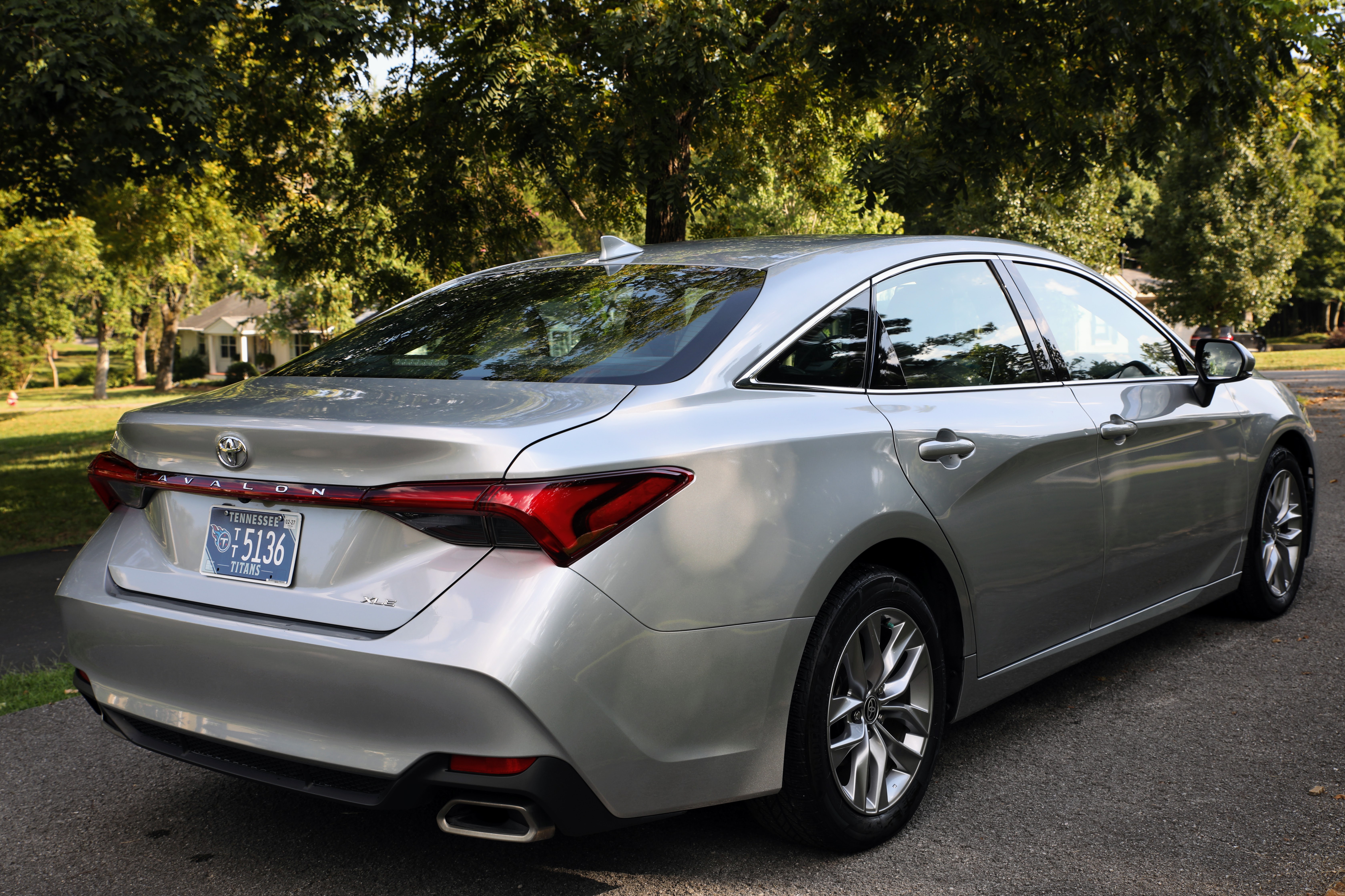 Used 2021 Toyota Avalon XLE w/ Moonroof Package FWD image 4