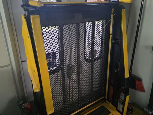 Used 2016 Ford E-350 and Econoline 350 Super Duty w/ Shuttle Bus Prep Package image 8