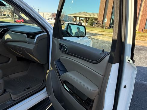 Used 2018 GMC Yukon XL SLT w/ Open Road Package image 10