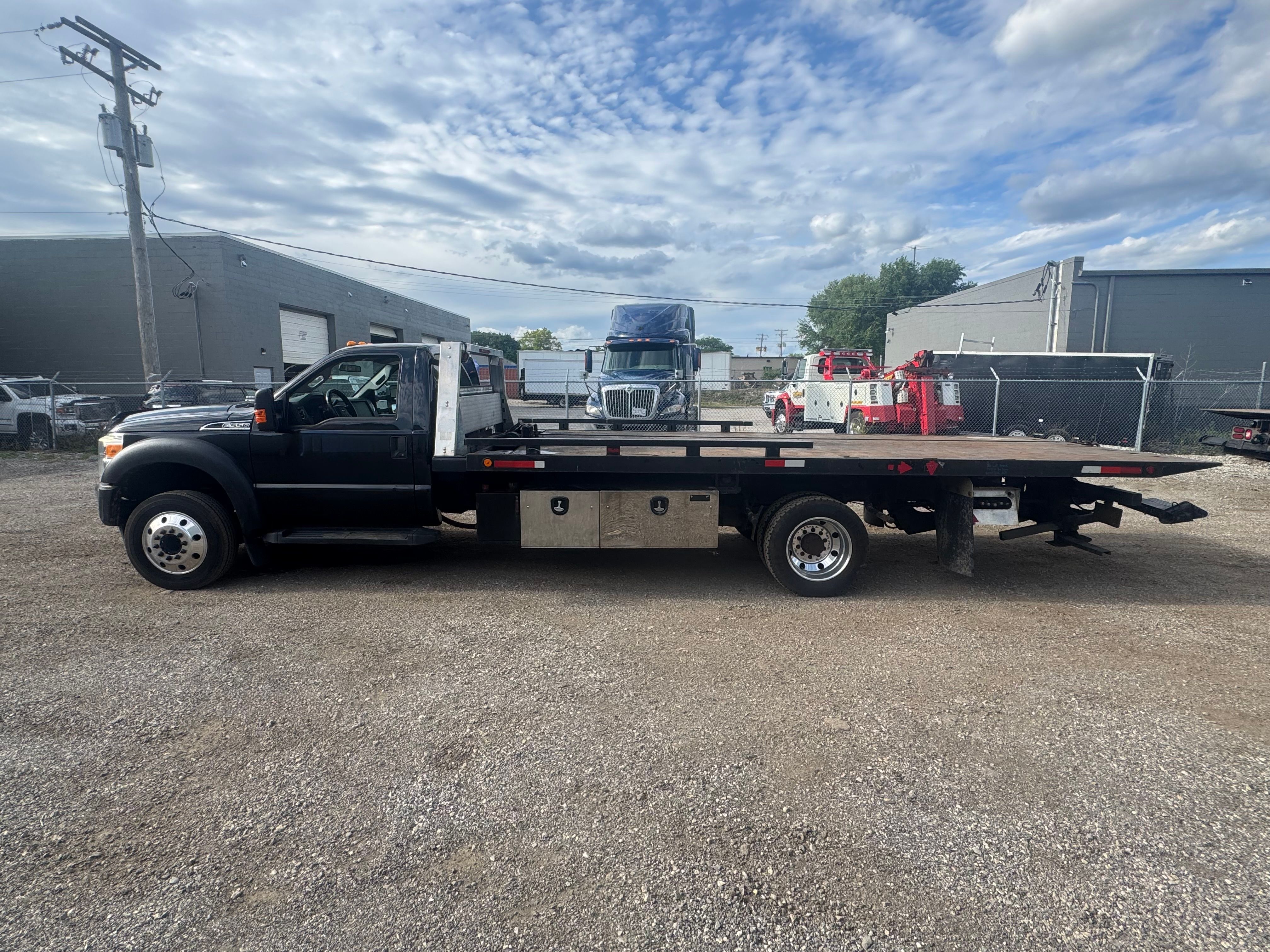 Used 2015 Ford F550 2WD Regular Cab Super Duty image 2