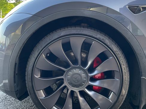 Used 2022 Tesla Model Y Performance AWD/4WD image 5